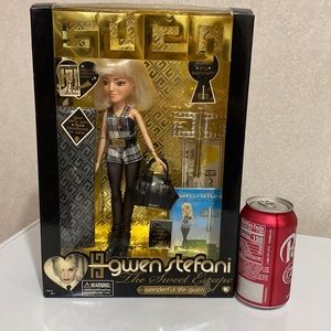 BNIB Collectors Gwen Stefani fashion doll! Wonderful life Gwen Sweet Escape!